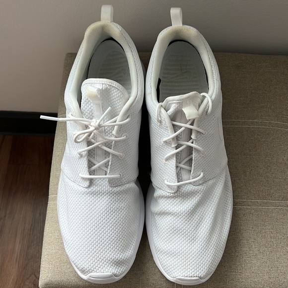 Nike Roshe One ‘Triple White’ 15 - Picture 3 of 6